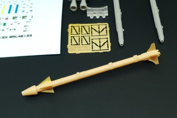 1/48 AIM-9X Sidewinder