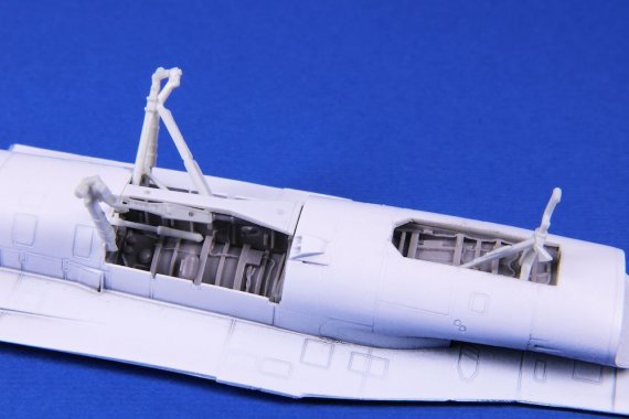 1/72 Lockheed-Martin F-16 Mlu Wheel Bays 1