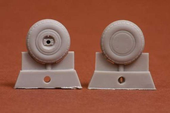 1/48 P-40  wheels set