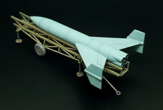 Brengun 1/72 Feuerlilie F-55 Flakrakete mit Lafette
