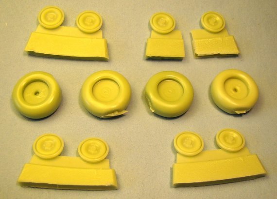 1/72 Junkers Ju 290 wheels (Revell)