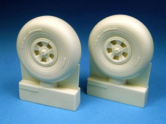 1/24 Hawker Typhoon Mk.Ib main wheels (for Airfix)
