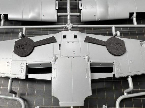 1/32 Messerschmitt Bf-109K-4 Foam masks for wheel bays
