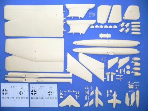 Anigrand 1/144 Daimler-Benz Project-A Parasite Bomber