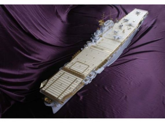 1/200 U.S.S. Hornet CV-8 DX PACK with full wooden deck (for Meri