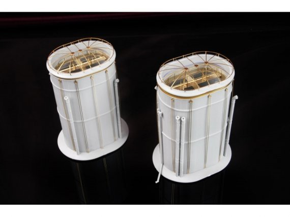 1/200 HMS HOOD DX PACK