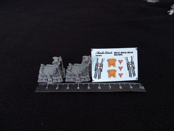 1/48 Ejection seat KM-1M x 2 with seatbelts