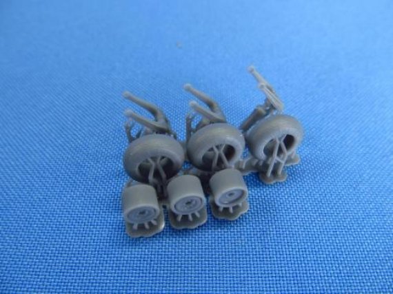 1/72 Antonov An-14 Pchelka landing gears