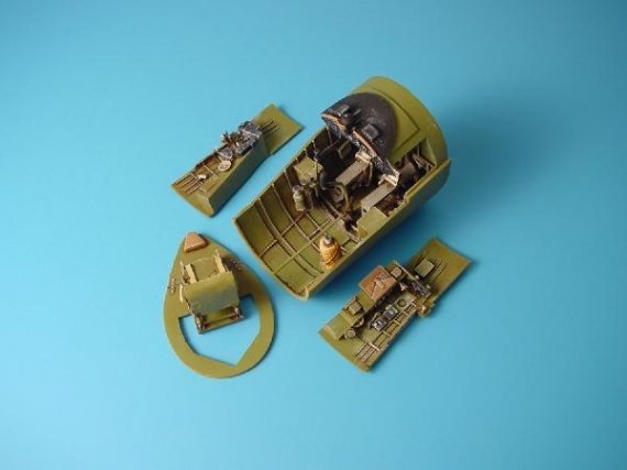 1/32 F4U-1 Corsair cockpit set (Trumpeter)