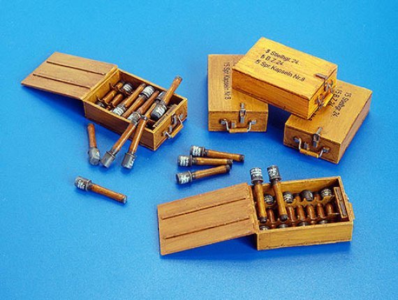 1/35 German grenades and mines