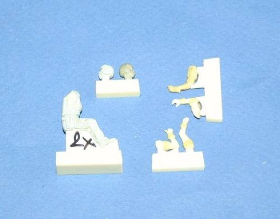 1/48 Vietnam Lrrp US Helicopter crew x 2