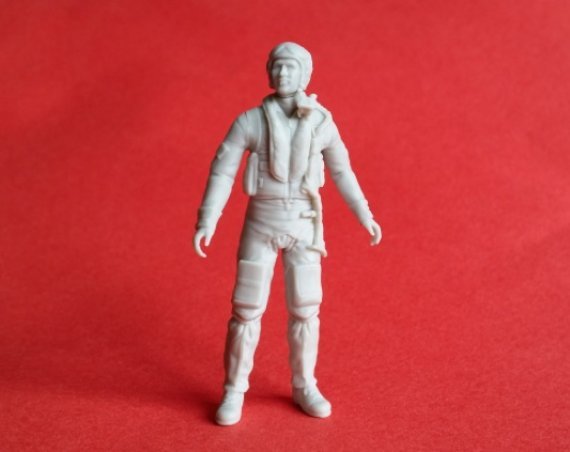 1/72 Eurofighter Typhoon pilot, with helmet on, and open visor