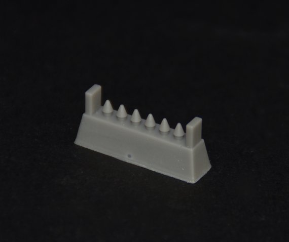 1/48 Luftwaffe early antenna wire insulators