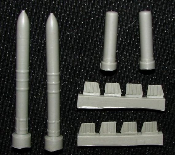 1/72 US Tiny Tim 11.7-Inch Rocket Set