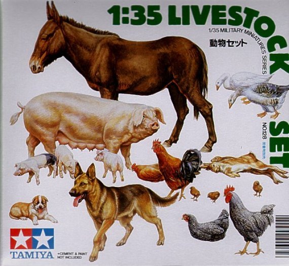 1/35 Farmyard Livestock Set. Chickens, horse, geese, dogs, pigs.