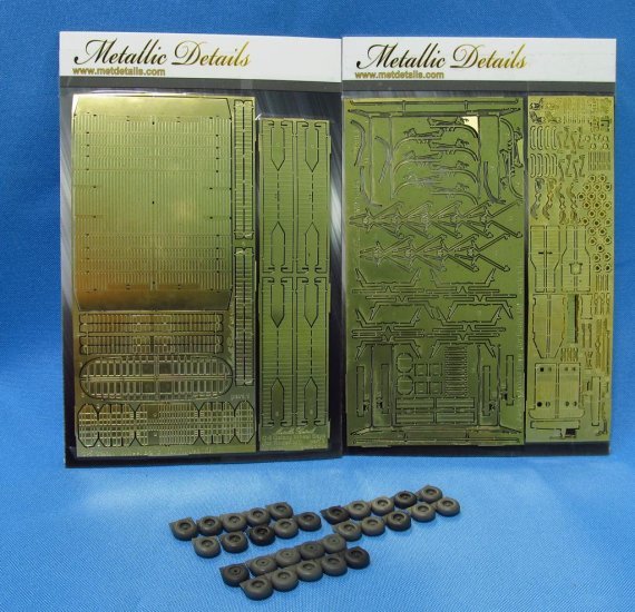 1/144 Lockheed C-5B Galaxy. Wheel bays