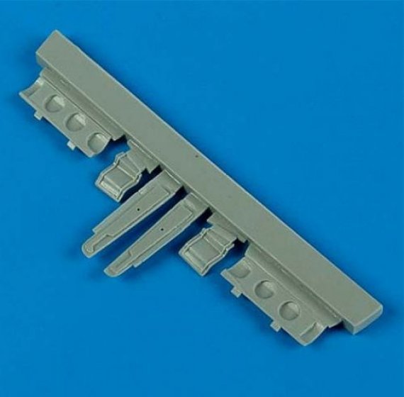 1/48 P-40 Warhawk undercarriage covers (HAS)