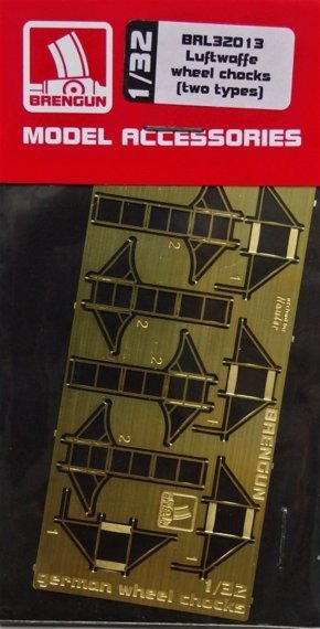 1/32 Luftwaffe wheel chocks  two types (PE set)