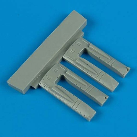 1/72 P-38 Lightning turbo-supercharger cover (ACADEMY)