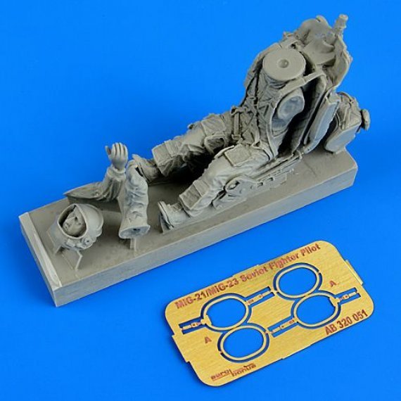 1/32 Soviet fighter pilot w/ eject.seat MiG-21/23