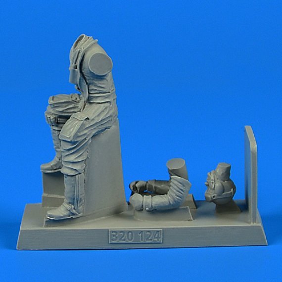 1/32 Luftwaffe Pilot WWII with life jacket Bf 109