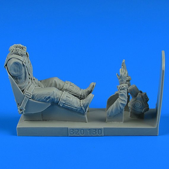 1/32 USAF P-47 Thunderbolt WWII Pilot on seat