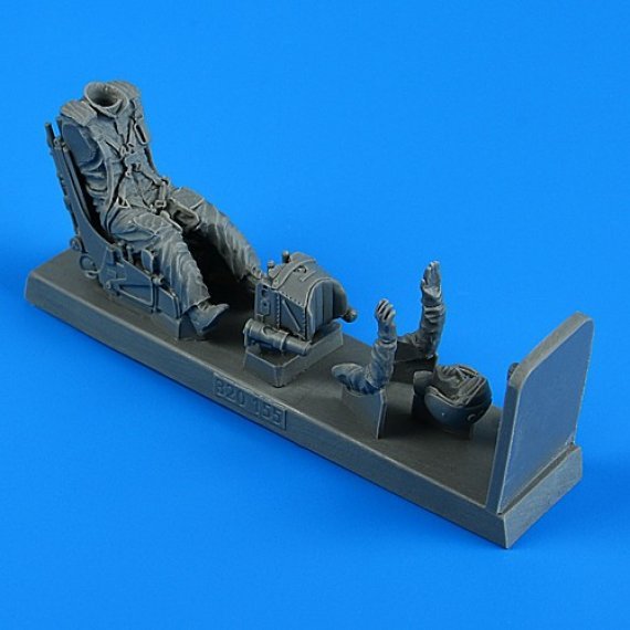 1/32 Soviet Pilot with ejection seat for Su-25