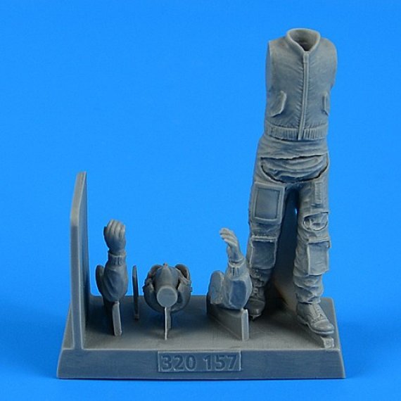 1/32 NATO Combat Pilot