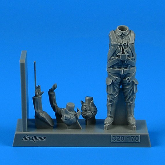 1/32 Japanese WWII Fighter or Kamikaze Pilot