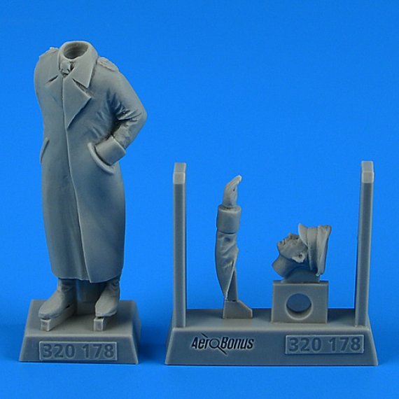 1/32 German WWII Luftwaffe General 1 figure