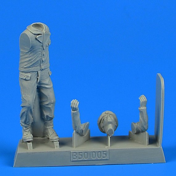 1/35 Kriegsmarine WWII sailor with rope