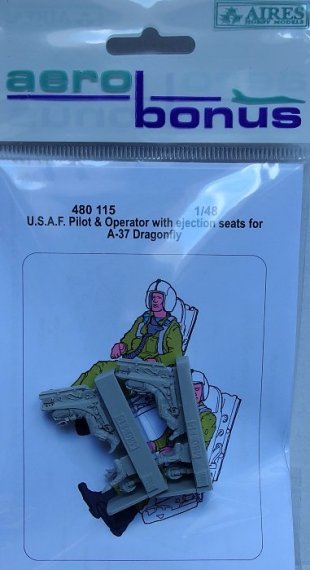 1/48 USAF Pilot & Operator with eject.seats (A-37)