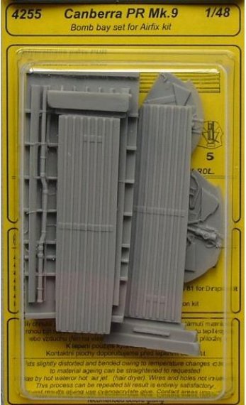 1/48 Canberra PR Mk.9 Bomb bay set (AIRFIX)