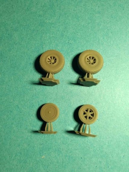 1/72 Tigercat wheels with treads FLY