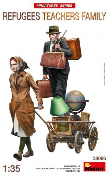 1/35 Refugees Teachers Family 2 figure & luggage