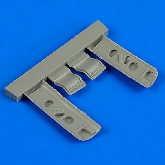 1/32 P-40E Warhawk undercarriage covers (HAS)