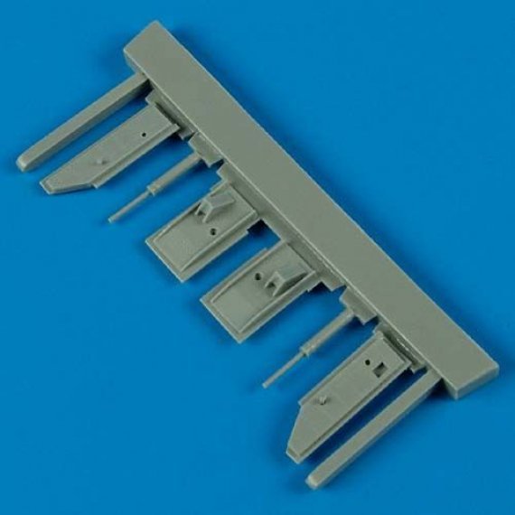 1/72 F9F-2 Panther undercarriage covers (HOBBYB)