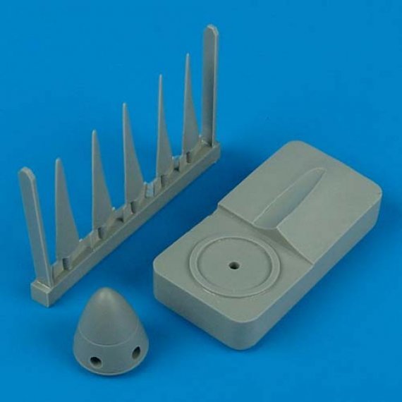 Spitfire Mk. XIV propeller w/tool