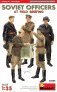 1/35 Soviet Officers At Field Briefing